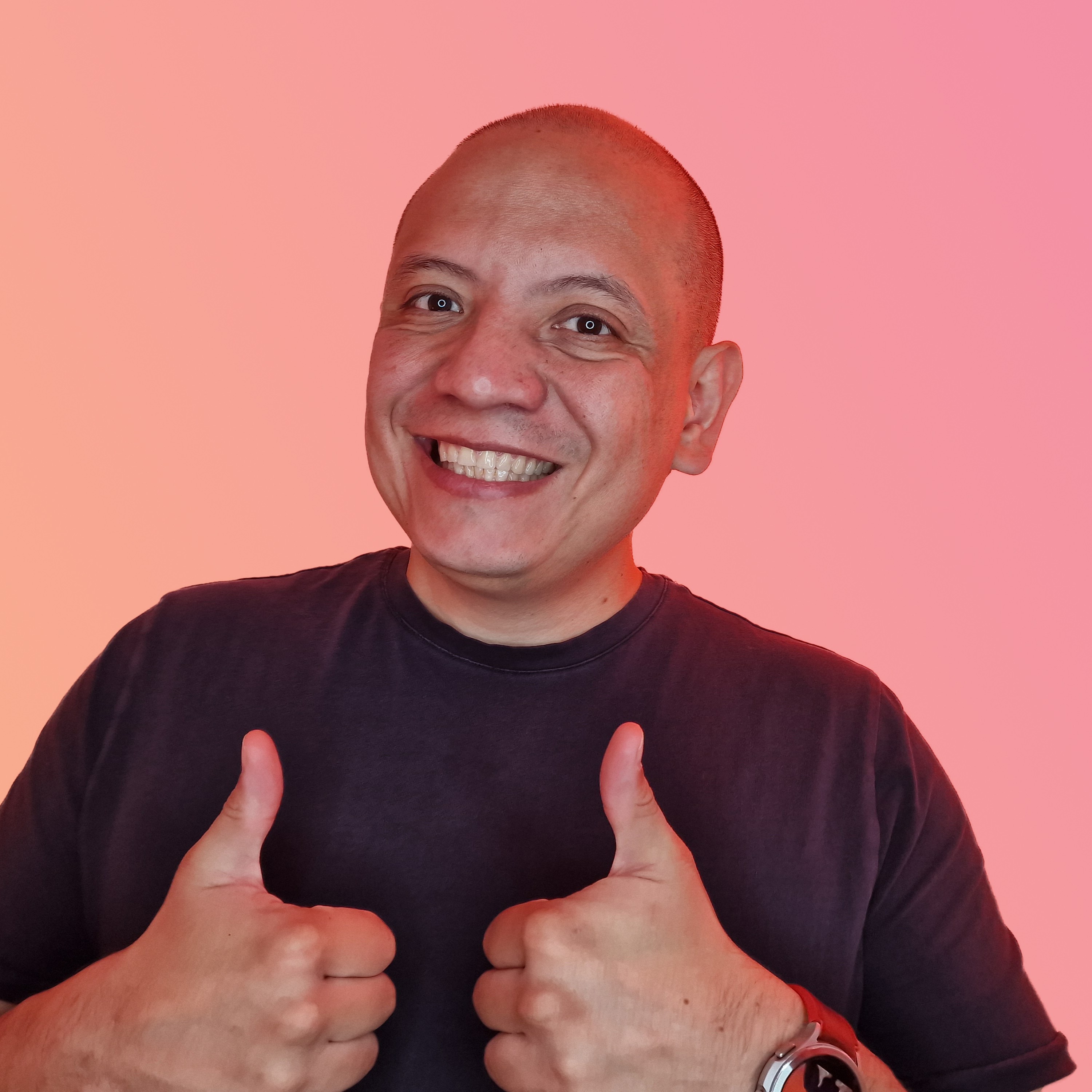 Mexicano en París compartiendo su experiencia